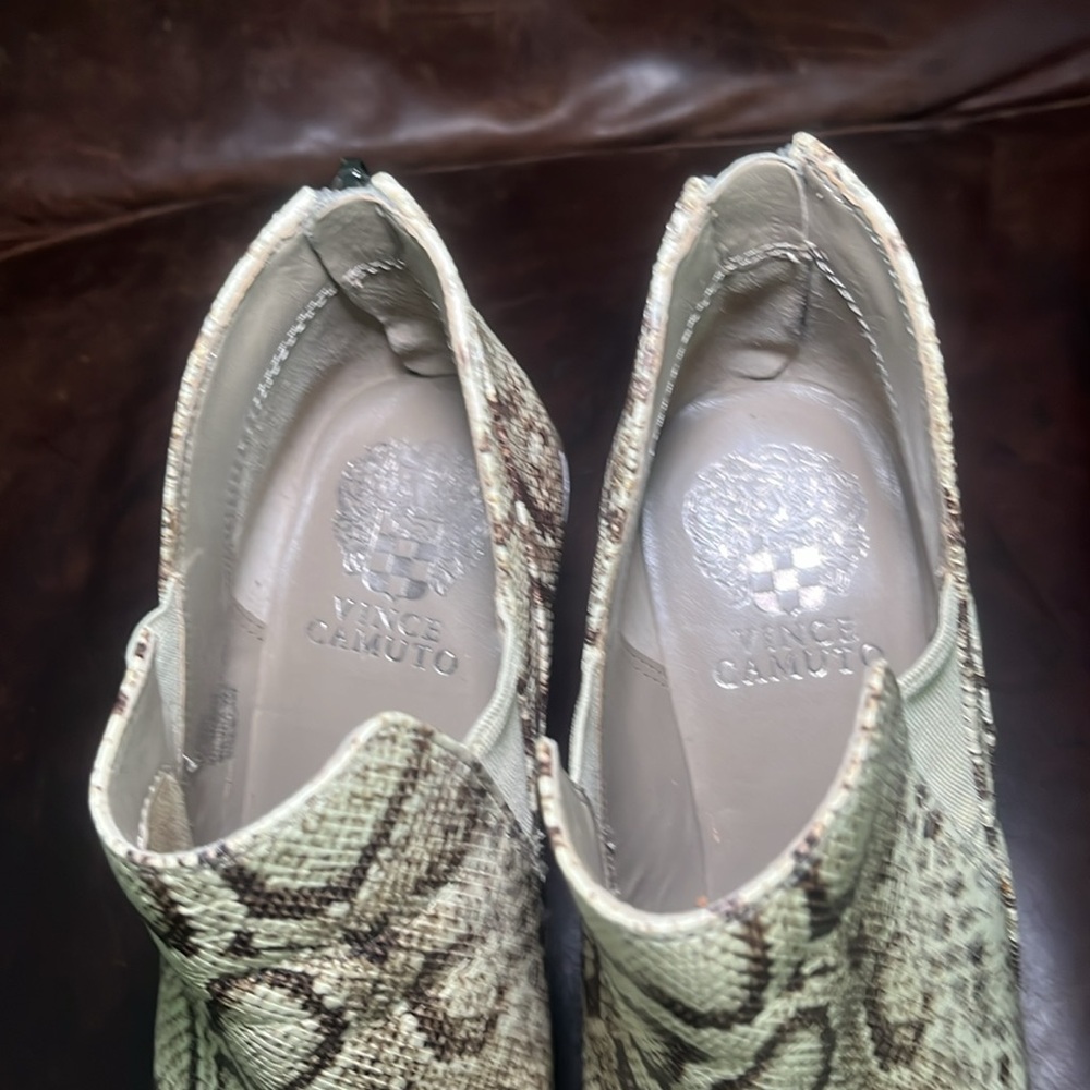 Vince Camuto Snakeskin Ankle Boots size 8M - Picture 6 of 8
